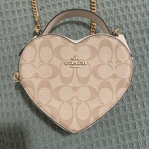 Coach CJ450 Signature Heart Crossbody